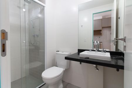Banheiro de apartamento para alugar com 1 quarto, 37m² em Butantã, São Paulo