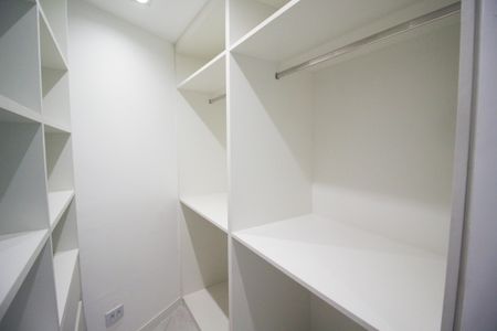 Apartamento para alugar com 130m², 2 quartos e 1 vagaCloset da suíte 1