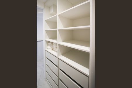 Apartamento para alugar com 130m², 2 quartos e 1 vagaCloset da suíte 1