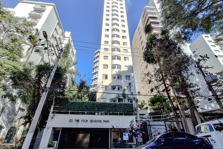 Fachada  de apartamento para alugar com 1 quarto, 50m² em Aclimação, São Paulo