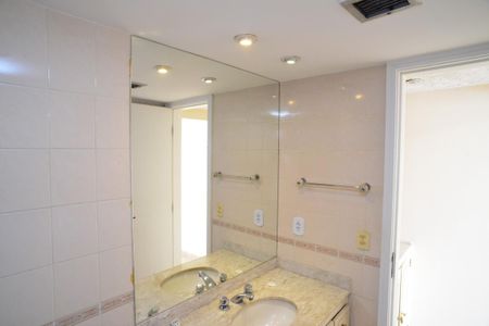 Apartamento à venda com 150m², 2 quartos e 2 vagas Apartamento à venda com 150m², 2 quartos e 2 vagasBanheiro Social 2