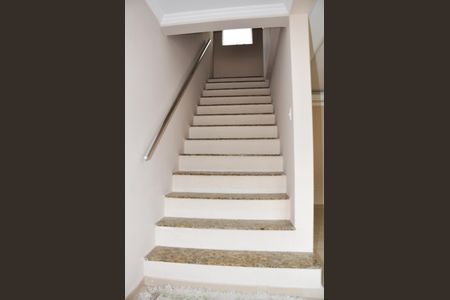 Casa para alugar com 221m², 3 quartos e 4 vagas Casa para alugar com 221m², 3 quartos e 4 vagasEscada