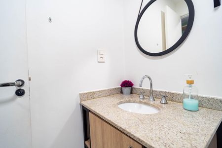 Banheiro de kitnet/studio para alugar com 1 quarto, 24m² em Consolação, São Paulo