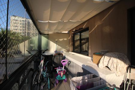 Apartamento à venda com 81m², 2 quartos e 1 vagaVaranda