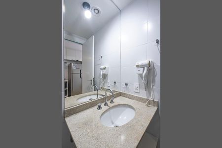 Banheiro de kitnet/studio para alugar com 1 quarto, 26m² em Pinheiros, São Paulo