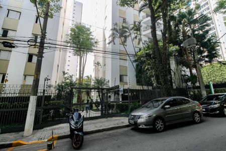 Apartamento à venda com 80m², 3 quartos e 2 vagasFachada e portaria