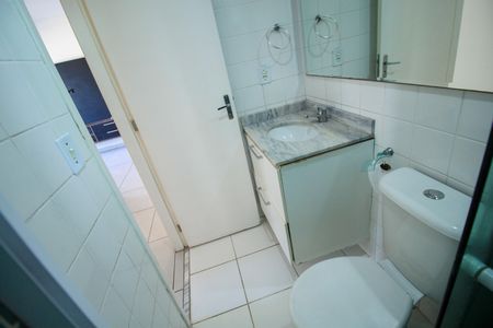 Apartamento à venda com 67m², 3 quartos e 1 vaga Apartamento à venda com 67m², 3 quartos e 1 vagaBanheiro Social
