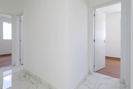 Corredor de apartamento à venda com 3 quartos, 74m² em Heliópolis, Belo Horizonte