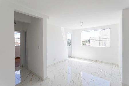 Sala de apartamento à venda com 3 quartos, 74m² em Heliópolis, Belo Horizonte