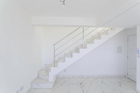 Apartamento à venda com 94m², 2 quartos e 2 vagasEscada