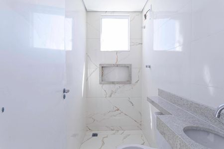 Apartamento à venda com 94m², 2 quartos e 2 vagasBanheiro social 