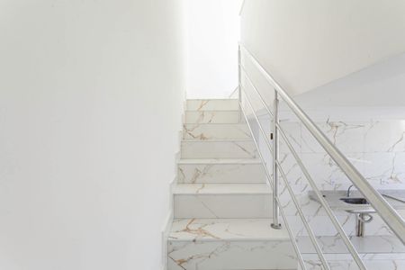 Apartamento à venda com 94m², 2 quartos e 2 vagasEscada