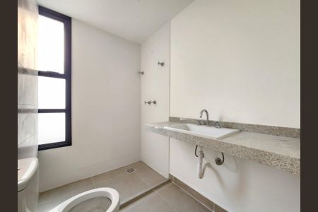 Apartamento à venda com 184m², 2 quartos e 2 vagasBanheiro da Suíte 1