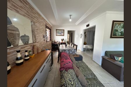 Casa à venda com 90m², 4 quartos e 5 vagas Casa à venda com 90m², 4 quartos e 5 vagasSala