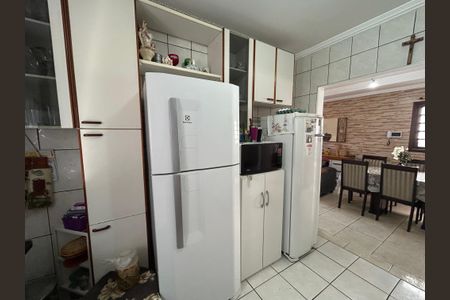 Casa à venda com 90m², 4 quartos e 5 vagas Casa à venda com 90m², 4 quartos e 5 vagasCozinha