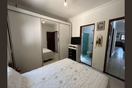 Casa à venda com 90m², 4 quartos e 5 vagas Casa à venda com 90m², 4 quartos e 5 vagasSuíte