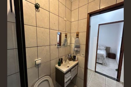 Casa à venda com 90m², 4 quartos e 5 vagas Casa à venda com 90m², 4 quartos e 5 vagasBanheiro 1