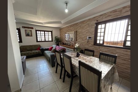 Casa à venda com 90m², 4 quartos e 5 vagas Casa à venda com 90m², 4 quartos e 5 vagasSala