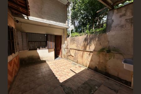 Casa à venda com 90m², 4 quartos e 5 vagas Casa à venda com 90m², 4 quartos e 5 vagasQuintal