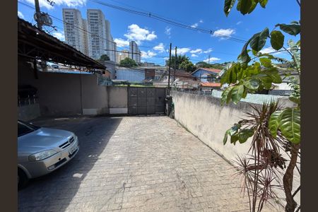 Casa à venda com 90m², 4 quartos e 5 vagas Casa à venda com 90m², 4 quartos e 5 vagasGaragem