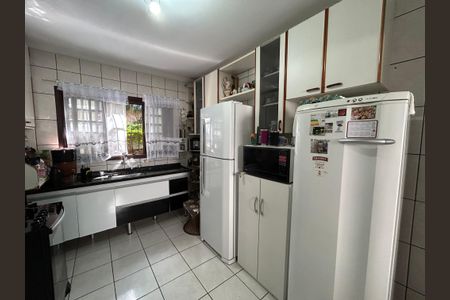 Casa à venda com 90m², 4 quartos e 5 vagas Casa à venda com 90m², 4 quartos e 5 vagasCozinha