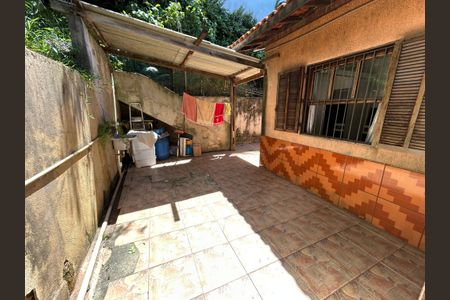Casa à venda com 90m², 4 quartos e 5 vagas Casa à venda com 90m², 4 quartos e 5 vagasQuintal