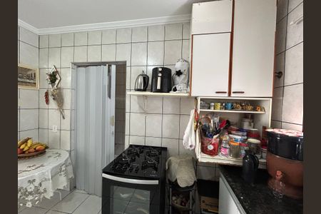 Casa à venda com 90m², 4 quartos e 5 vagas Casa à venda com 90m², 4 quartos e 5 vagasCozinha