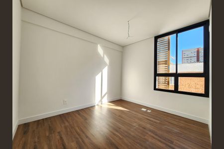 Apartamento à venda com 131m², 2 quartos e 3 vagas Suíte 2