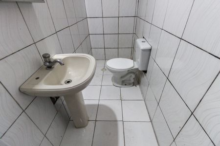 Banheiro Social de casa para alugar com 1 quarto, 45m² em Conjunto Habitacional A E Carvalho, São Paulo