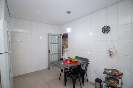 Casa à venda com 232m², 3 quartos e 2 vagasCozinha e Área de Serviço