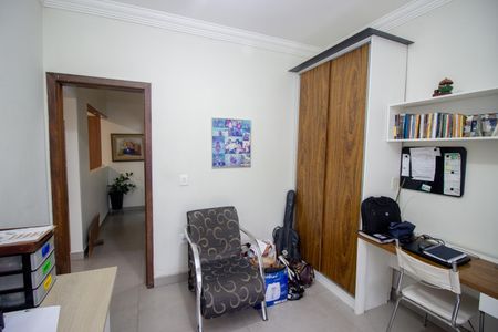 Casa à venda com 232m², 3 quartos e 2 vagasEscritório