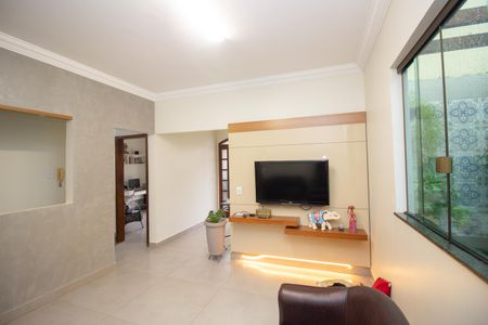 Casa à venda com 232m², 3 quartos e 2 vagasSala