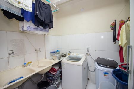 Casa à venda com 232m², 3 quartos e 2 vagasCozinha e Área de Serviço