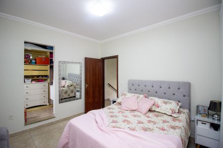 Casa à venda com 232m², 3 quartos e 2 vagasQuarto Suíte