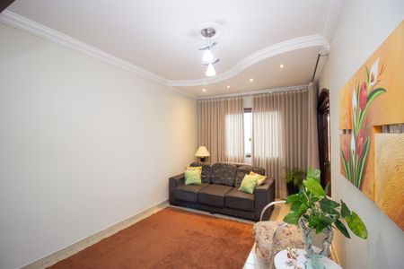 Casa à venda com 232m², 3 quartos e 2 vagasSala de TV