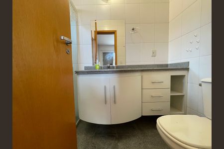Apartamento à venda com 216m², 4 quartos e 3 vagasBanheiro da Suíte 3
