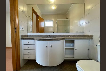 Apartamento à venda com 216m², 4 quartos e 3 vagasBanheiro da Suíte