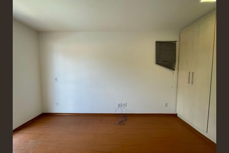Apartamento à venda com 216m², 4 quartos e 3 vagasSuíte 2
