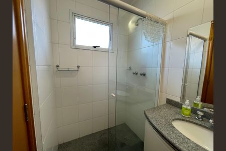 Apartamento à venda com 216m², 4 quartos e 3 vagasBanheiro da Suíte 4