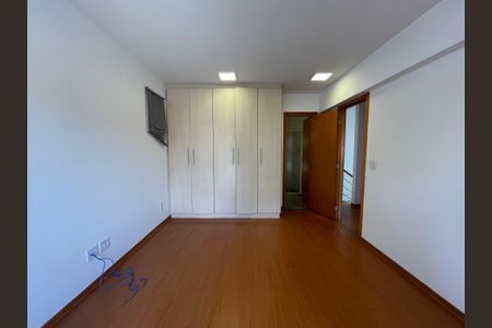 Apartamento à venda com 216m², 4 quartos e 3 vagasSuíte 2