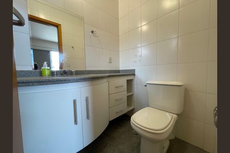 Apartamento à venda com 216m², 4 quartos e 3 vagasBanheiro da Suíte 3