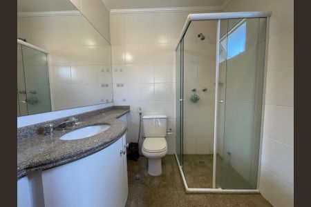 Apartamento à venda com 216m², 4 quartos e 3 vagasBanheiro da Suíte