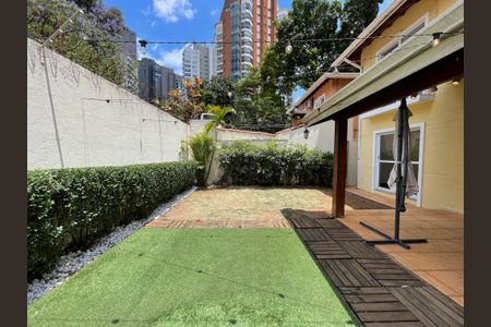 Apartamento à venda com 216m², 4 quartos e 3 vagasQuintal