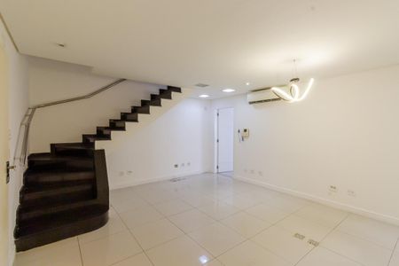 Sala de casa à venda com 3 quartos, 180m² em Vila Olímpia, São Paulo