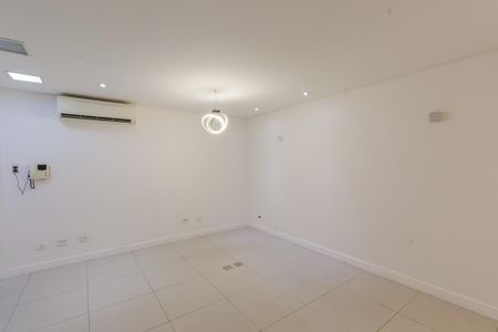 Sala de casa à venda com 3 quartos, 180m² em Vila Olímpia, São Paulo