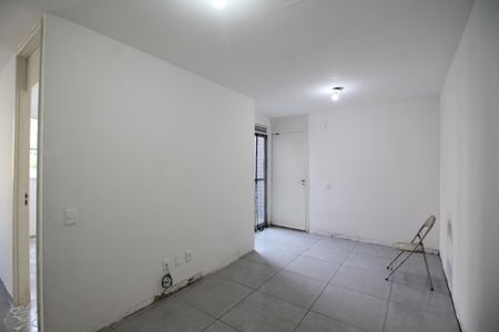 Sala de apartamento para alugar com 1 quarto, 45m² em Curicica, Rio de Janeiro