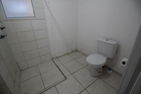 Banheiro de apartamento para alugar com 1 quarto, 45m² em Curicica, Rio de Janeiro