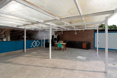 Casa de condomínio à venda com 1700m², 4 quartos e 3 vagasQuintal 