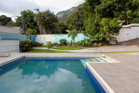 Casa de condomínio à venda com 1700m², 4 quartos e 3 vagasQuintal 