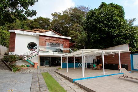 Casa de condomínio à venda com 1700m², 4 quartos e 3 vagasFachada interna